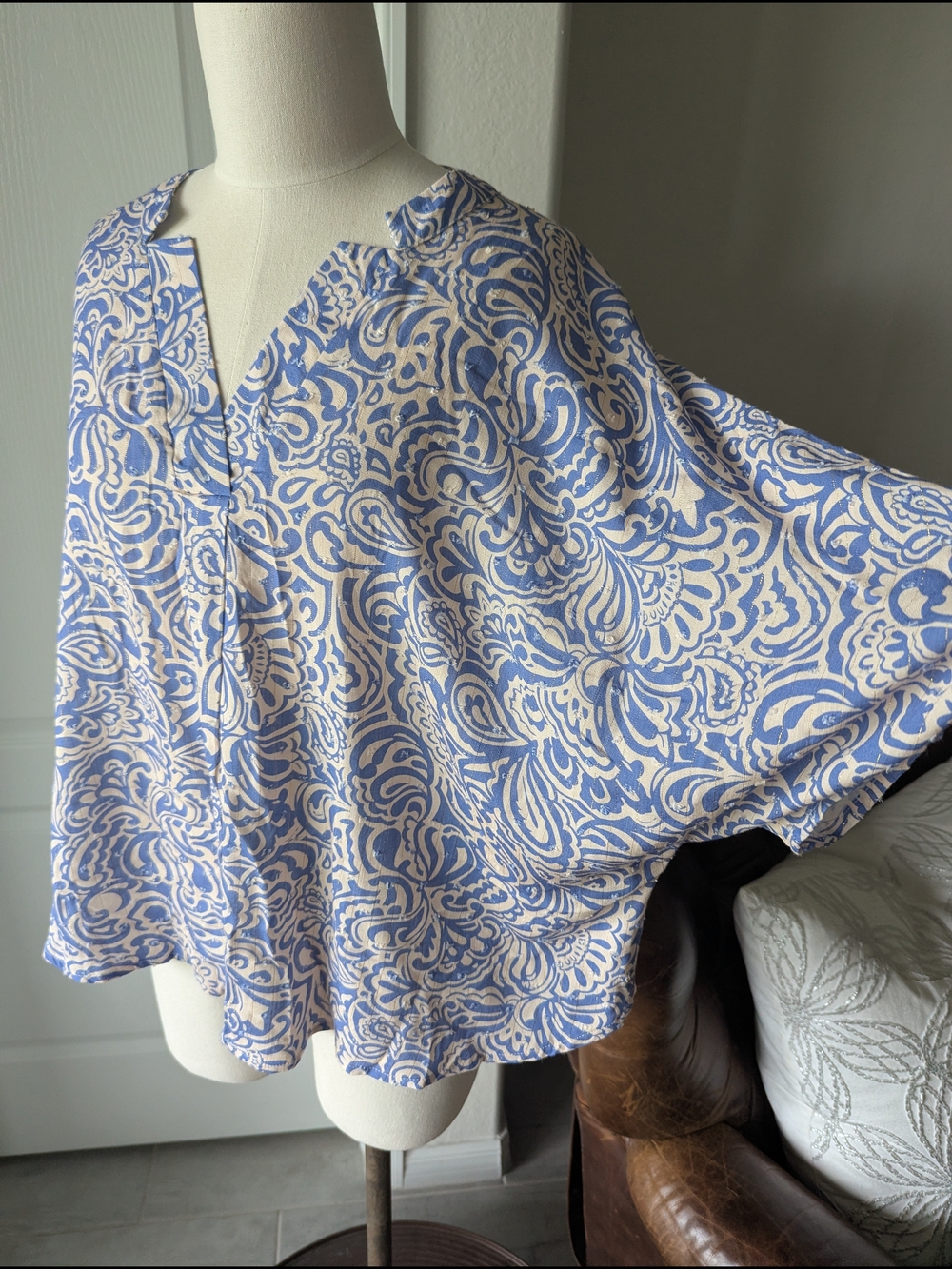 JODIFL Blue & White V-Neck Swirl Print Blouse